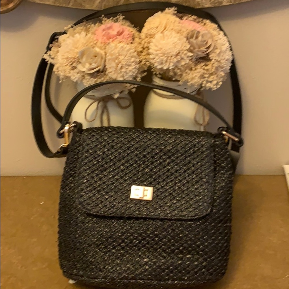 Pretty woven black purse